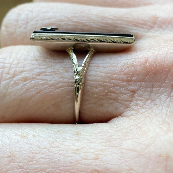 Art Deco Onyx and Diamond Ring - Picture 6 of 7